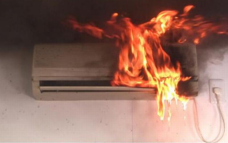 エアコン内部洗浄による火災事故